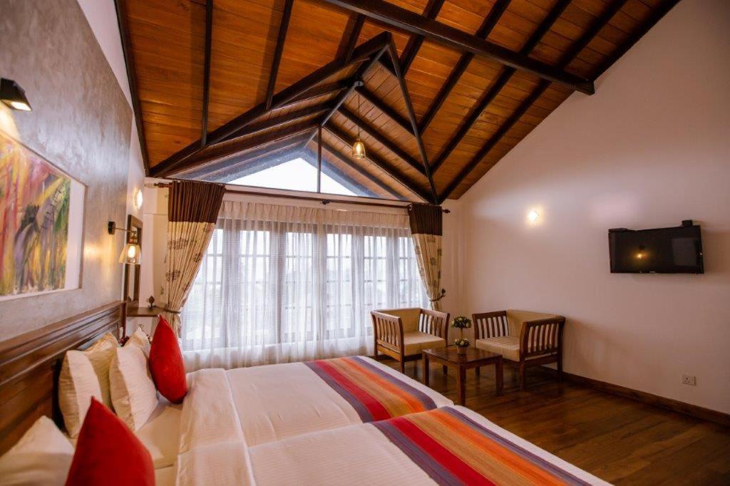 Hotel Seasons -
